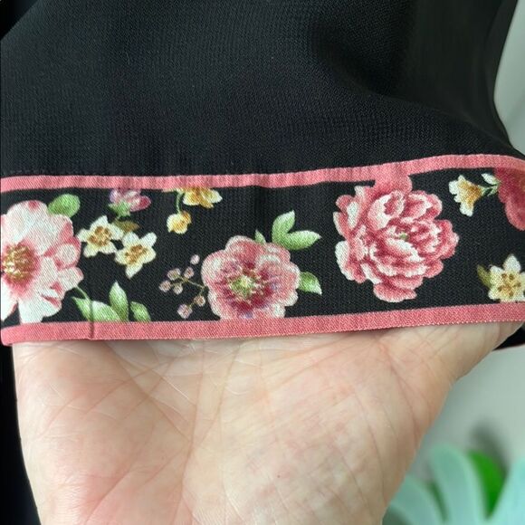 Oscar de la Renta Black and Pink Floral Robe With Belt /Pockets SZ S/M - Picture 4 of 11